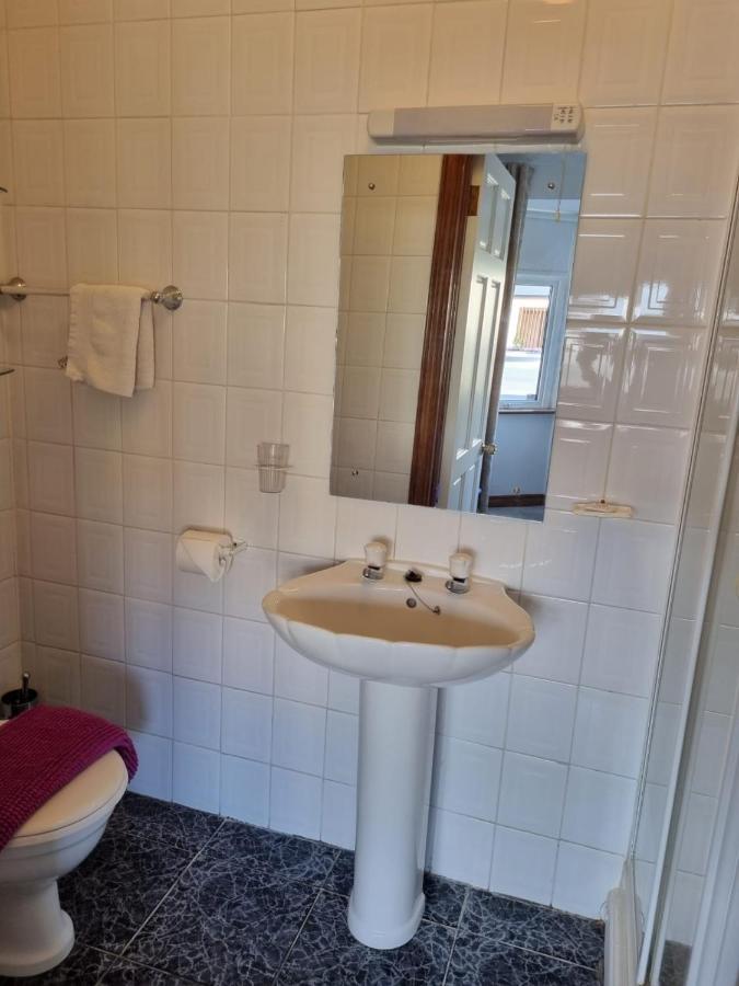 Asgard Guest House Голуей Екстериор снимка
